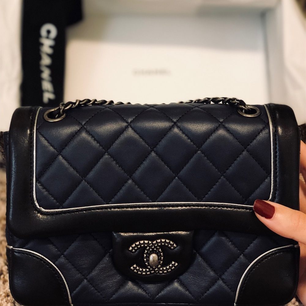 Authentic Chanel bag - Picture 3 of 7